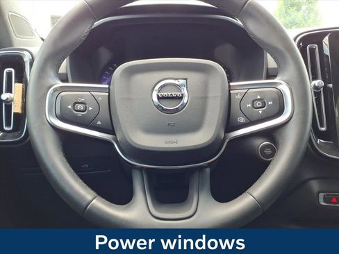 Used 2023 Volvo XC40 B5 Plus AWD/4WD image 10