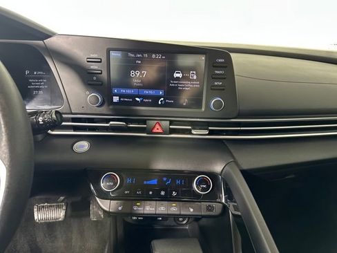 Used 2022 Hyundai Elantra Blue image 21
