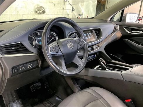 Used 2018 Buick Enclave Essence image 16