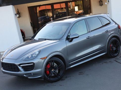 Used 2014 Porsche Cayenne GTS image 4
