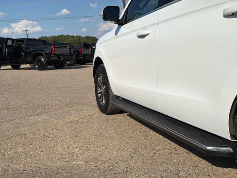 Used 2021 Ford Expedition XLT RWD image 23
