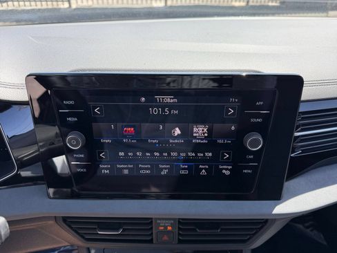 Used 2025 Volkswagen Jetta SE FWD image 20