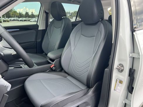 New 2025 Volkswagen Tiguan SE image 11