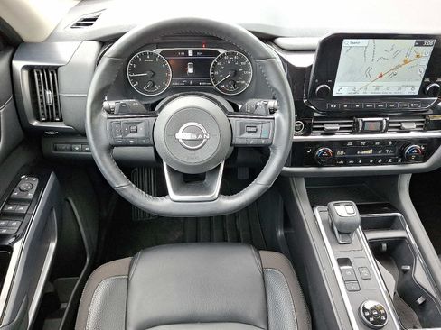 Used 2022 Nissan Pathfinder SL AWD/4WD image 11