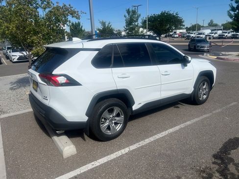 Used 2022 Toyota RAV4 XLE w/ Convenience Package AWD/4WD image 5