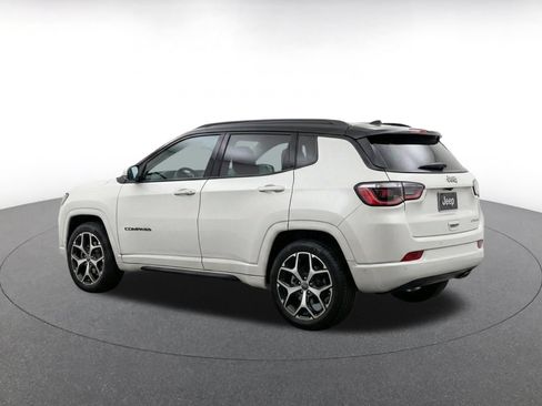 Used 2025 Jeep Compass Limited AWD/4WD image 7