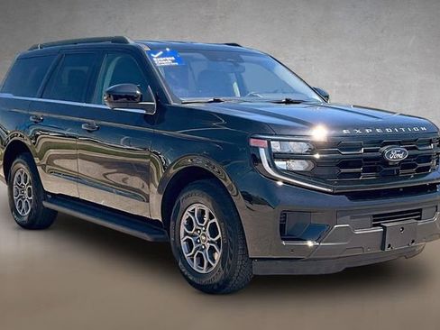 Used 2025 Ford Expedition Active RWD image 8