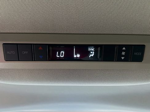 New 2026 Toyota Sienna LE FWD image 21