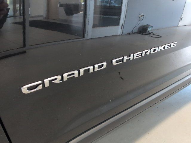Used 2023 Jeep Grand Cherokee Limited AWD/4WD image 10