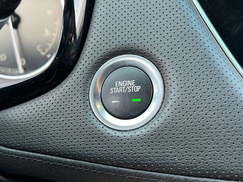 Used 2023 Cadillac XT6 Luxury image 30