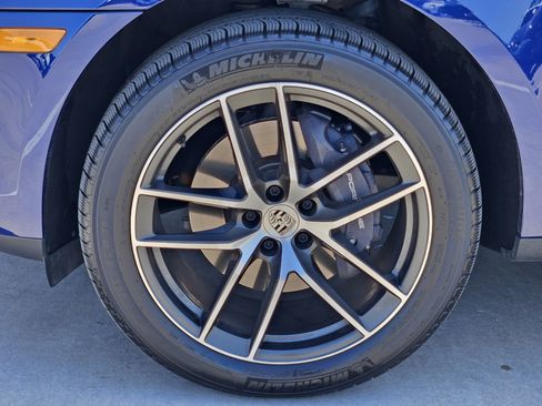 Certified 2026 Porsche Macan AWD/4WD image 14