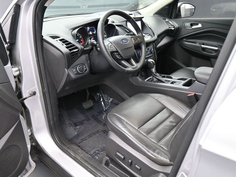 Used 2017 Ford Escape Titanium image 2