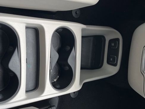 Used 2018 Chrysler Pacifica Touring Plus image 19