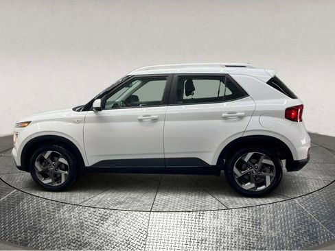 Used 2022 Hyundai Venue SEL image 4