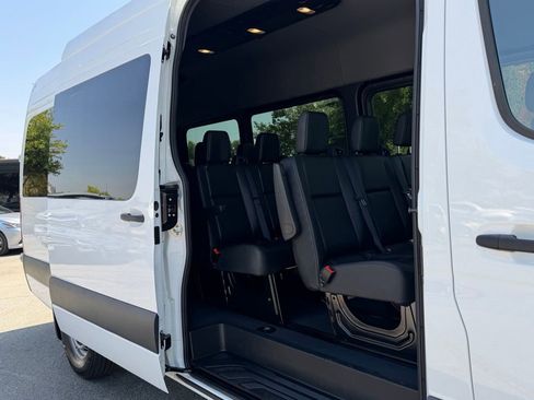 Used 2025 Mercedes-Benz Sprinter 2500 image 14