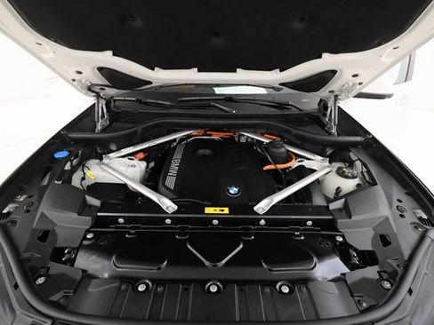 Used 2024 BMW X5 xDrive50e image 6