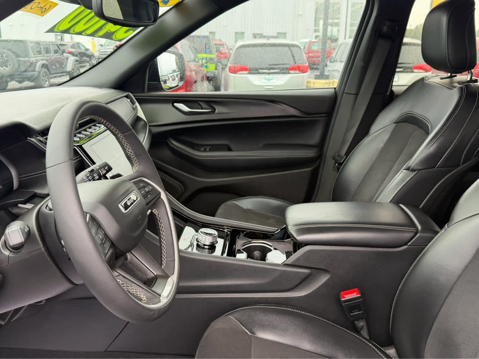 Used 2023 Jeep Grand Cherokee Altitude AWD/4WD image 15