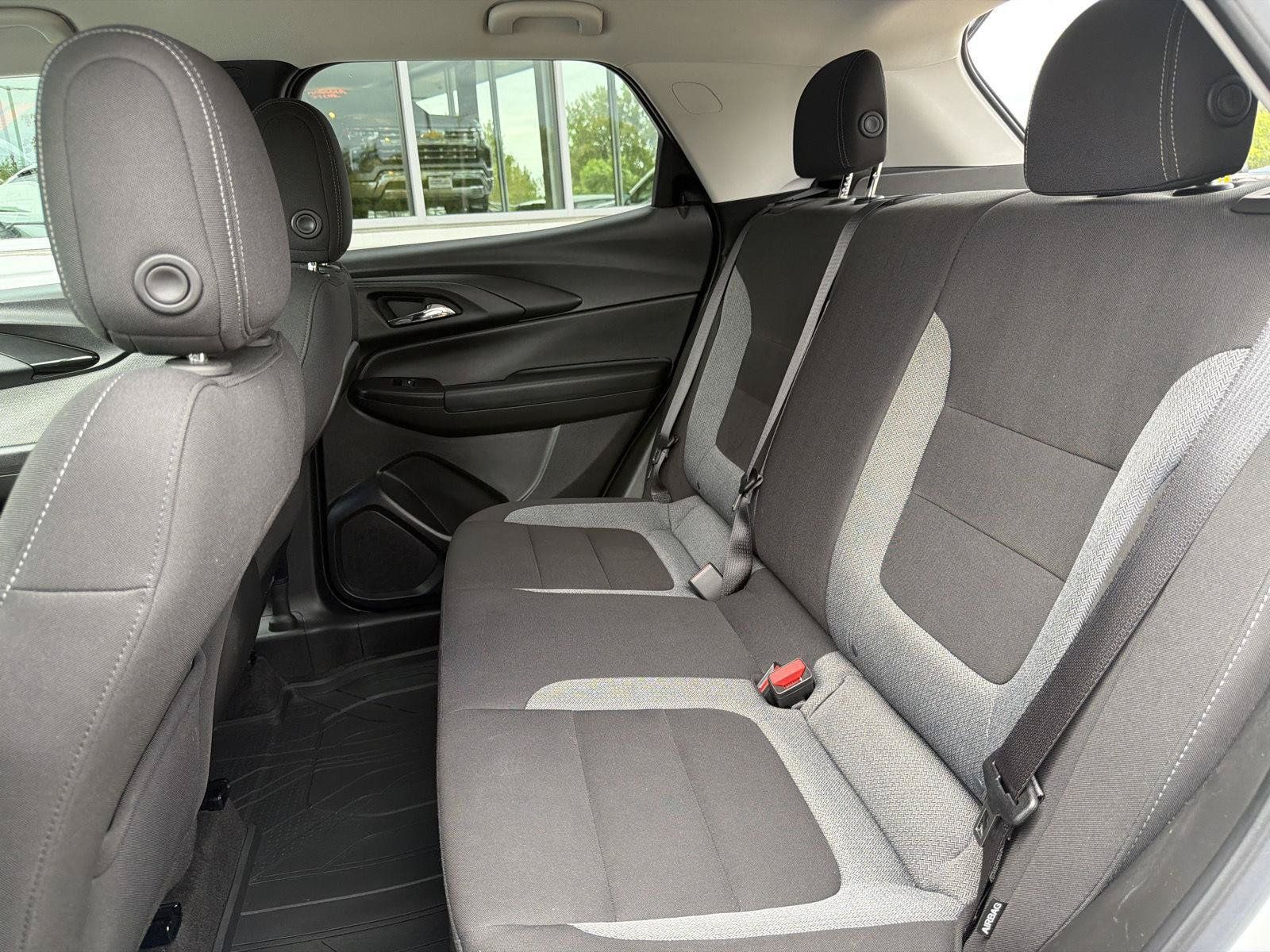 Used 2023 Chevrolet TrailBlazer LT FWD image 35
