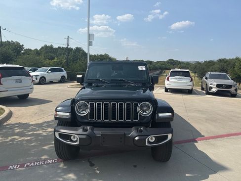 Used 2025 Jeep Wrangler Unlimited Sahara w/ Safety Group AWD/4WD image 2