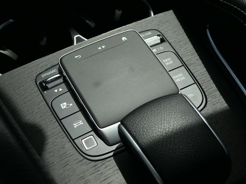 Used 2025 Mercedes-Benz GLE 450 4MATIC image 18