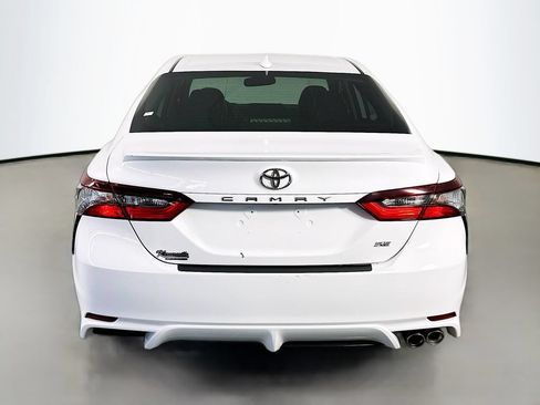 Used 2022 Toyota Camry SE w/ Convenience Package FWD image 6