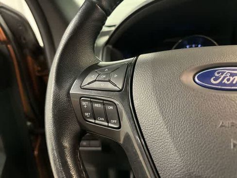 Used 2017 Ford Explorer XLT w/ Equipment Group 202A AWD/4WD image 8