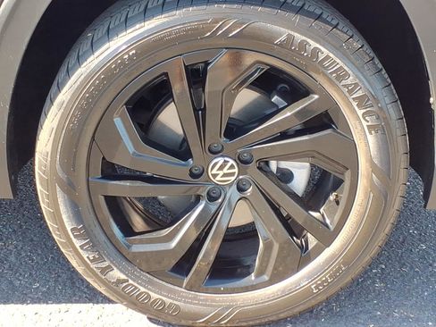 Certified 2023 Volkswagen Atlas SE w/ Black Wheel Package image 9