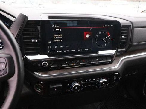 Used 2025 GMC Sierra 1500 SLT image 15