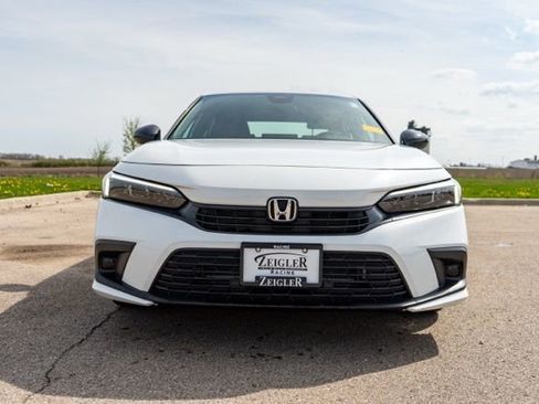 Used 2023 Honda Civic Sport image 2