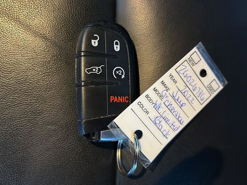 Used 2022 Jeep Grand Cherokee Limited image 42