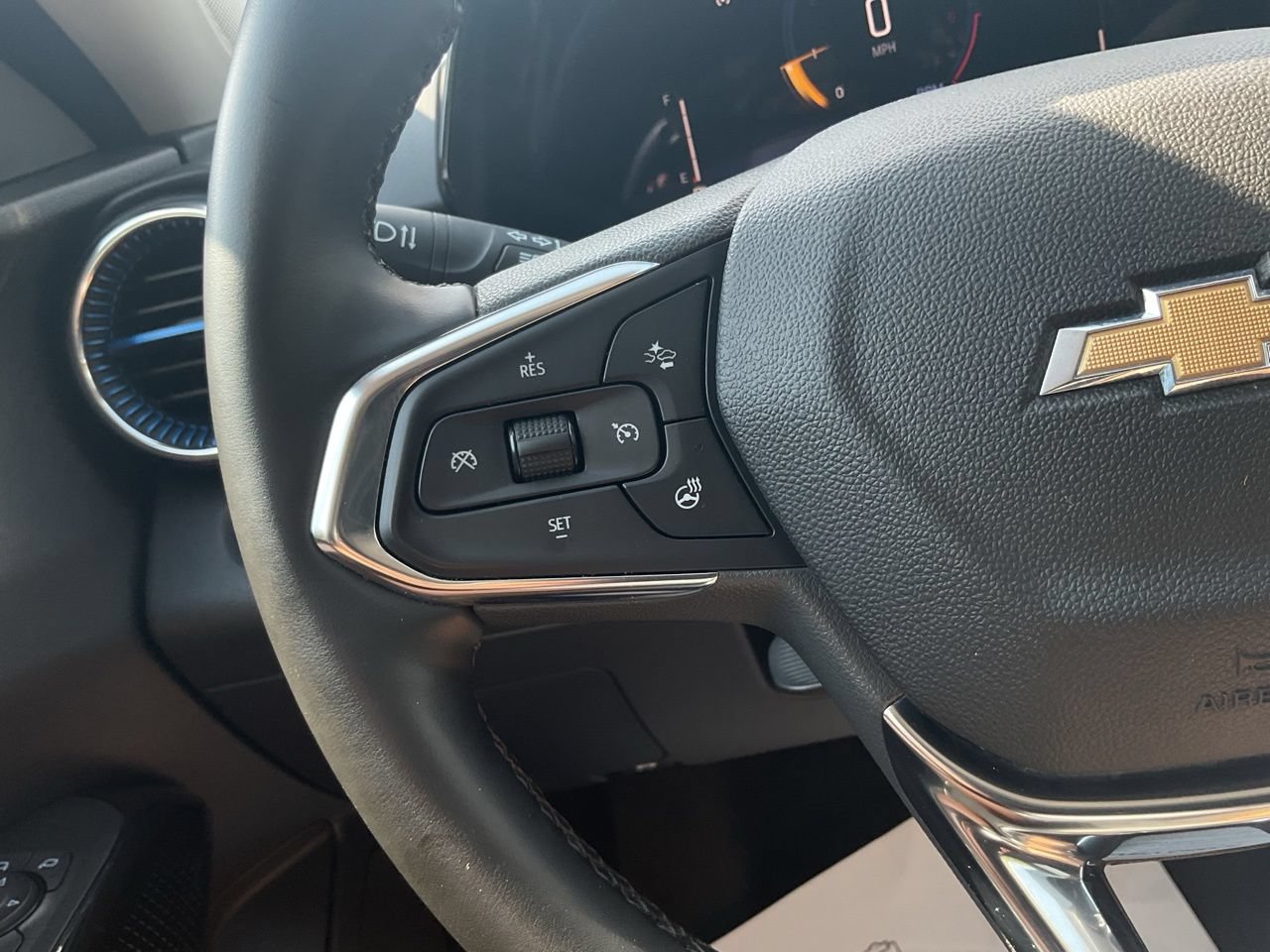 Used 2025 Chevrolet Trax LT w/ LT Convenience Package FWD image 35