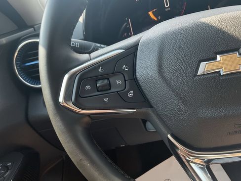Used 2025 Chevrolet Trax LT w/ LT Convenience Package FWD image 35