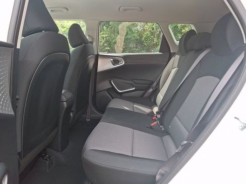 Used 2025 Kia Soul LX w/ LX Technology Package FWD image 13