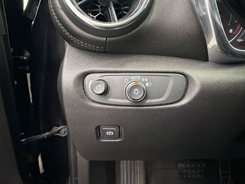 Used 2019 Chevrolet Blazer LT image 32