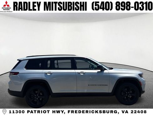 Used 2023 Jeep Grand Cherokee L Limited w/ Black Appearance Package AWD/4WD image 25