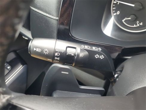 Used 2022 Nissan Pathfinder SL image 29