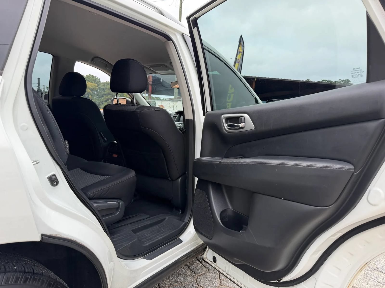 Used 2020 Nissan Pathfinder S FWD image 22