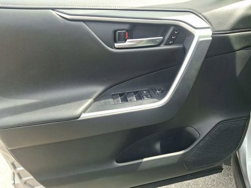 Used 2019 Toyota RAV4 Limited FWD image 14
