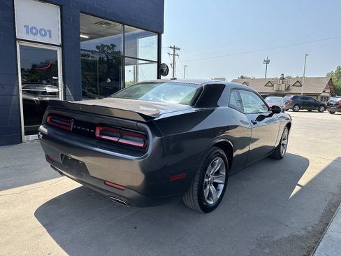 Used 2021 Dodge Challenger SXT w/ Driver Convenience Group RWD image 8