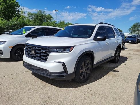 Used 2023 Honda Pilot Sport image 2