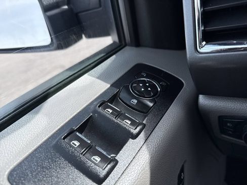 Used 2016 Ford F150 XLT AWD/4WD image 24