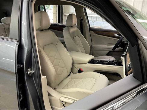 New 2025 Volkswagen Atlas SE image 30