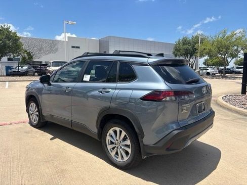 Used 2026 Toyota Corolla Cross LE FWD image 7