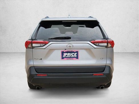 Used 2021 Toyota RAV4 LE image 7