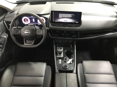 Used 2025 Nissan Rogue SL w/ Tech Package AWD/4WD image 14