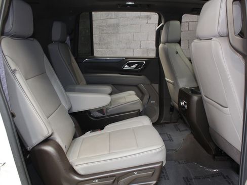 Used 2022 GMC Yukon XL SLT w/ SLT Premium Package AWD/4WD image 44