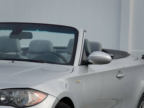 Used 2009 BMW 128i Convertible RWD image 3