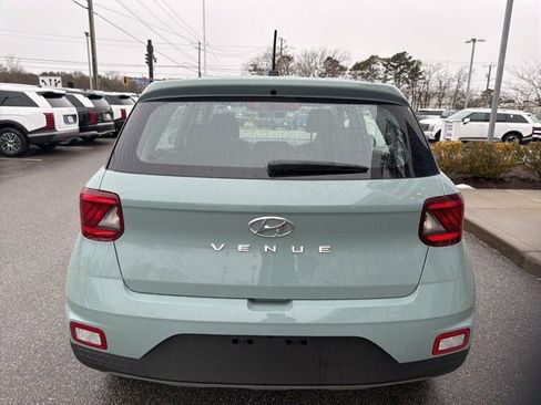 Certified 2025 Hyundai Venue SE image 6