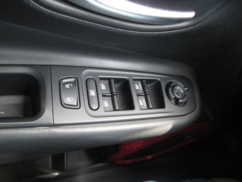 Used 2018 Jeep Renegade Trailhawk w/ UConnect 8.4 Nav Group AWD/4WD image 16