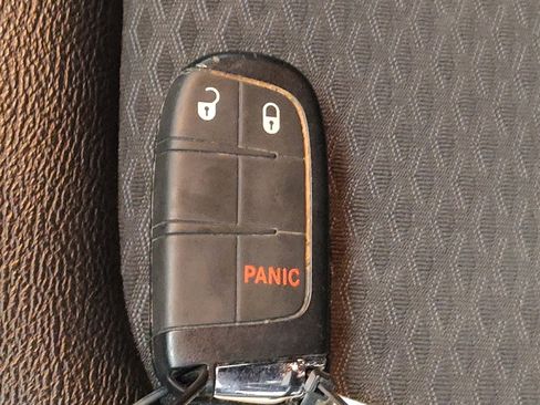 Used 2024 Jeep Compass Latitude image 32